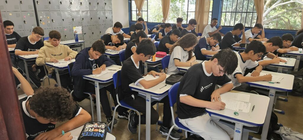 estado-realiza-primeiro-simulado-para-o-enem-2025-contemplando-420-mil-estudantes