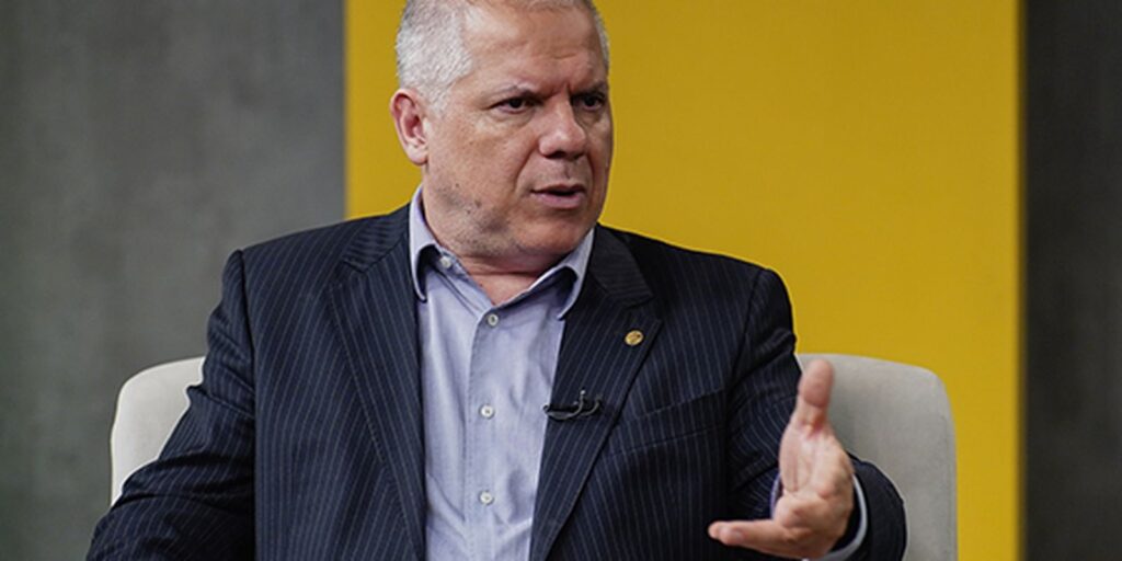 presidente-do-inss-e-exonerado-apos-suspeita-de-fraudes 