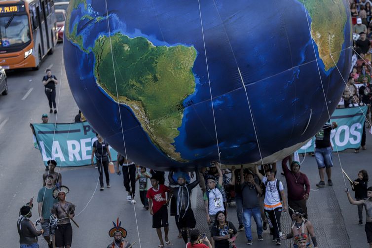 Brasília (DF), 10/04/2025 - Indígenas de várias etnias participam da marcha do acampamento terra livre (ATL).
Foto: Joédson Alves/Agência Brasil