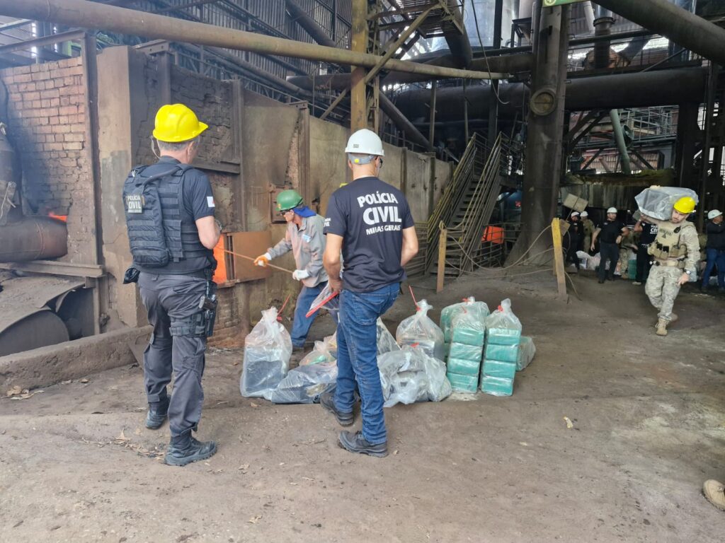 policia-civil-de-minas-incinera-cerca-de-1,8-tonelada-de-drogas-em-divinopolis