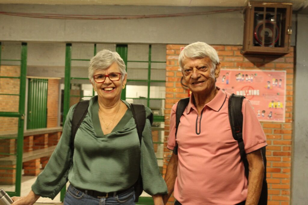 aos-72-e-82-anos,-casal-retorna-aos-estudos-e-inspira-comunidade-escolar-em-minas-gerais