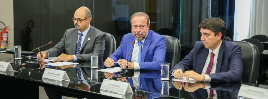 em-brasilia,-governo-de-minas-discute-implantacao-de-gasoduto-no-sul-do-estado