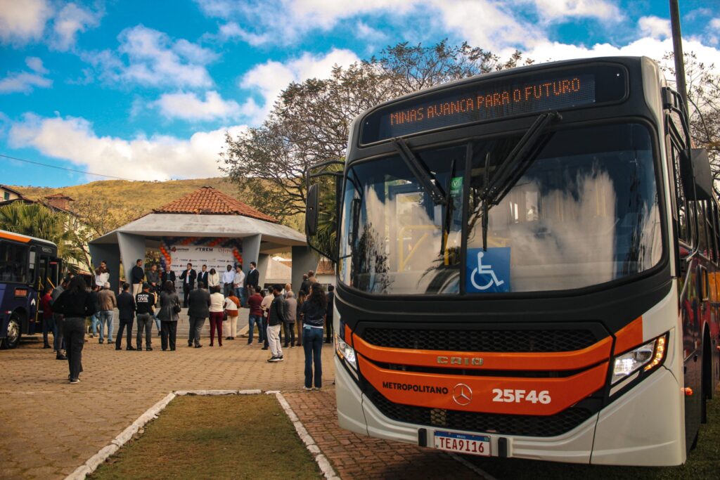 governo-de-minas-entrega-novos-onibus-para-linhas-metropolitanas-de-caete