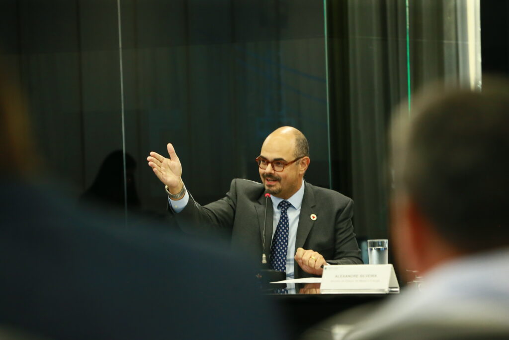 em-brasilia,-governo-de-minas-discute-implantacao-de-gasoduto-no-sul-do-estado