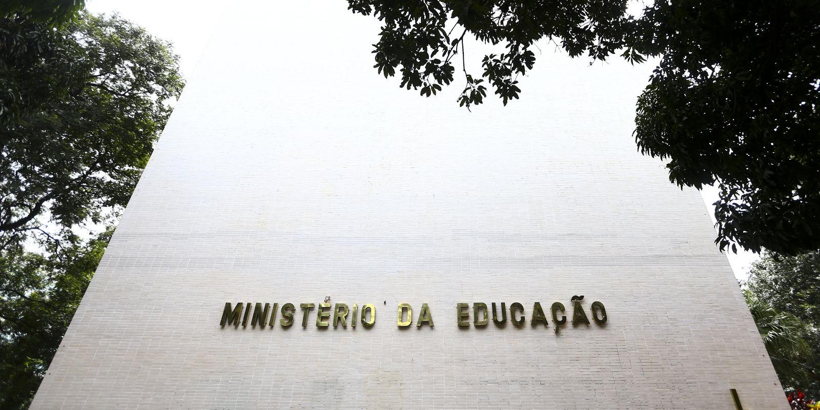 mec-e-governo-estadual-anunciam-apoio-a-escola-que-sofreu-ataque-no-rs