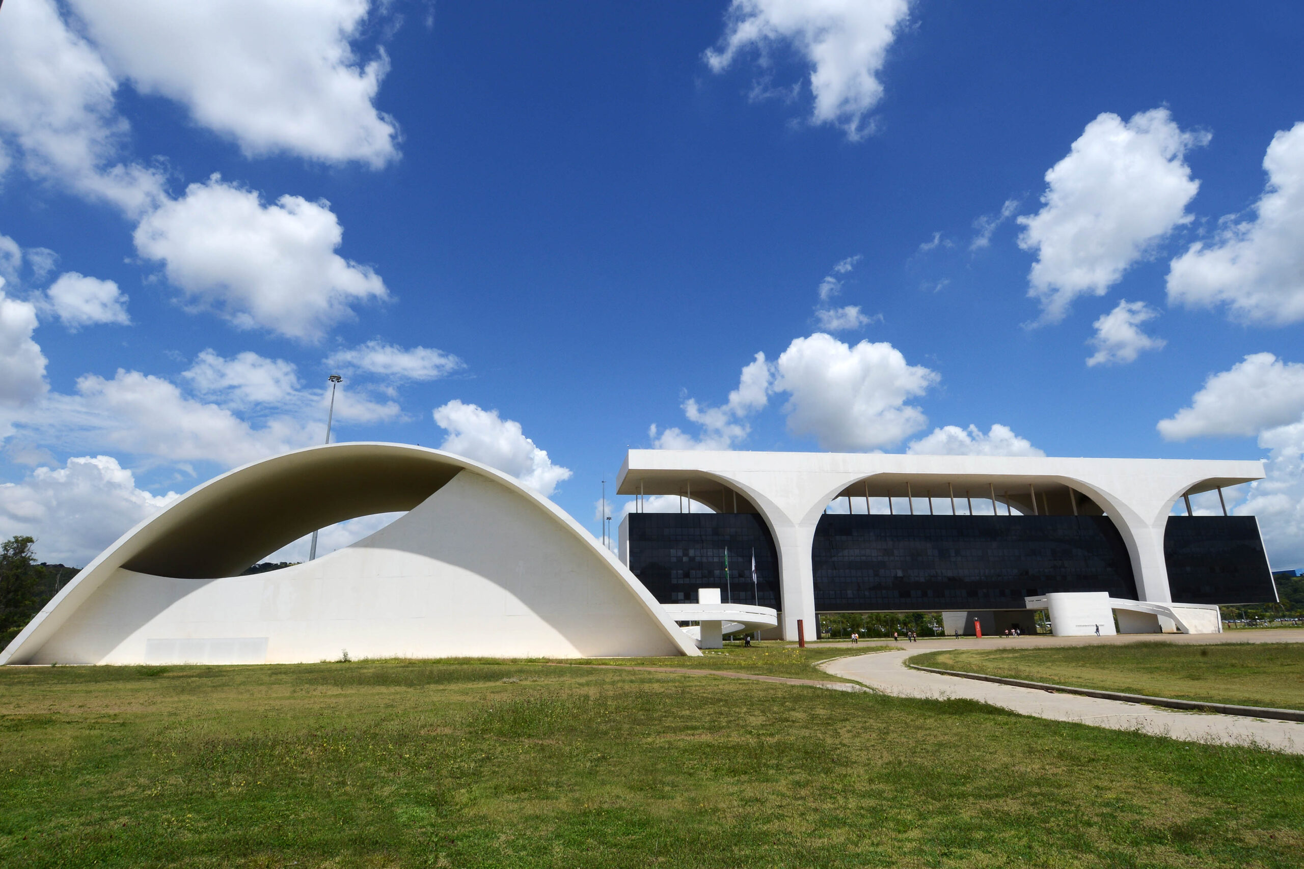 propag:-governo-de-minas-sanciona-leis-que-autorizam-federalizacao-da-codemig-e-da-codemge