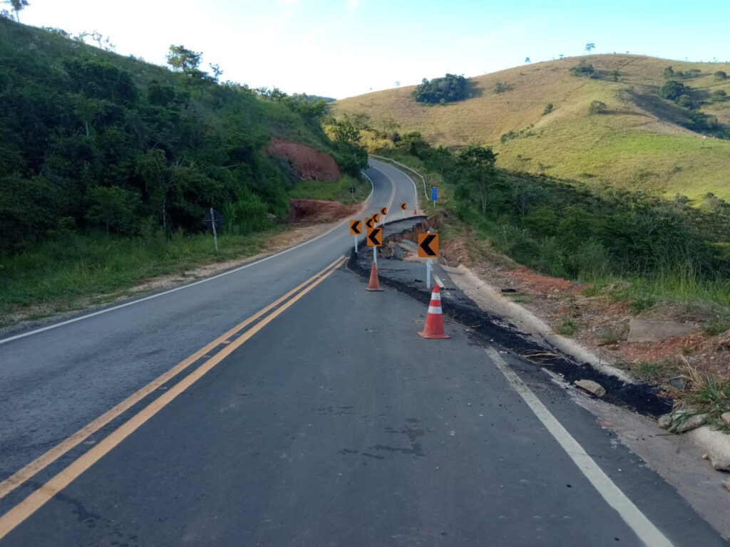 der-mg-interdita-amg-0520-na-zona-da-mata-para-obras-de-reparo-na-pista