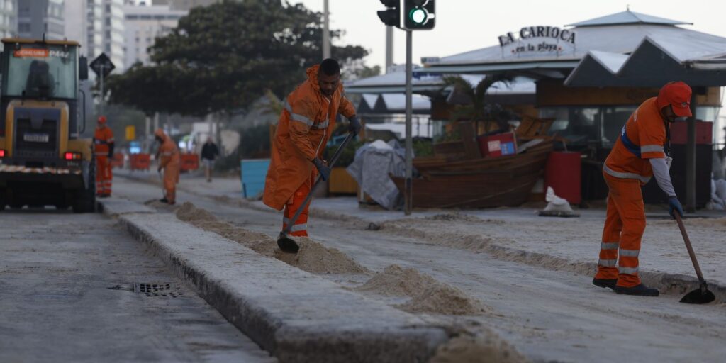apos-ondas-gigantes,-cinco-pinguins-aparecem-mortos-na-orla-do-rio