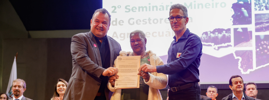governo-de-minas-alcanca-marca-de-10-mil-titulos-de-posse-de-terra-entregues