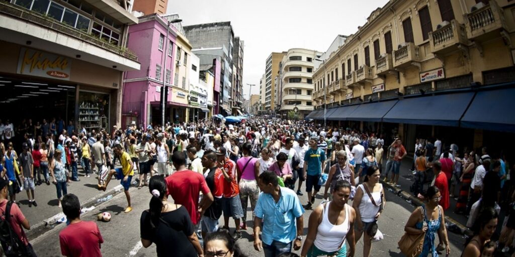 sao-paulo:-operacao-contra-comercio-ilegal-no-bras-termina-em-tumulto