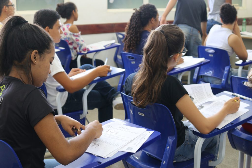 segundo-simulado-do-saeb-mobiliza-quase-200-mil-estudantes-na-rede-estadual-de-minas-gerais