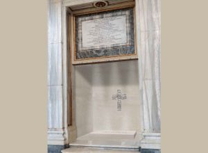 tumulo-do-papa-foi-feito-com-pedra-da-regiao-de-seus-avos,-na-italia