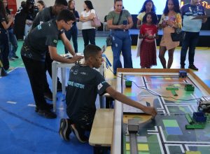 estudantes-da-rede-estadual de-ibirite-garantem-vaga-em-nova-etapa-de-torneio-de-robotica