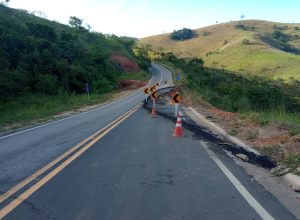 der-mg-interdita-amg-0520-na-zona-da-mata-para-obras-de-reparo-na-pista