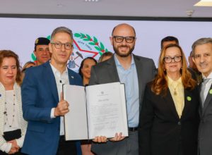 governador-empossa-novo-secretario-de-educacao-de-minas-gerais